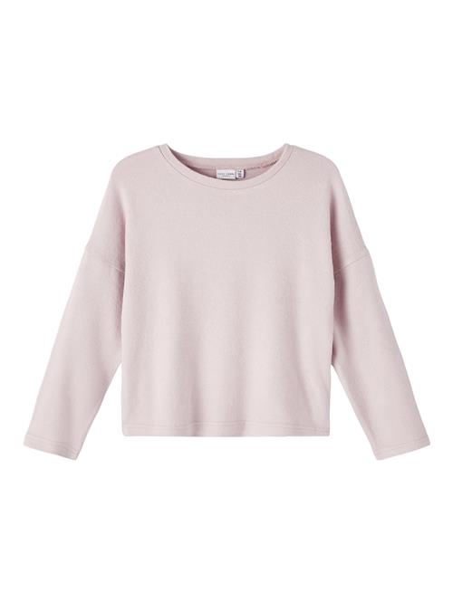 Se NAME IT Pullover 'Victi'  lys pink ved About You