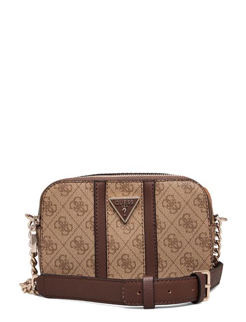 Se GUESS Noreen Camera Crossbody GUESS Brown ved Booztlet