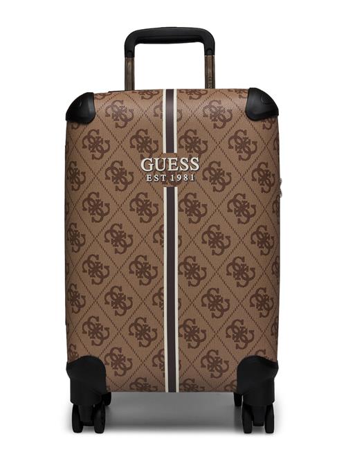 Se GUESS Kallisto 18 In 8-Wheeler GUESS Brown ved Booztlet