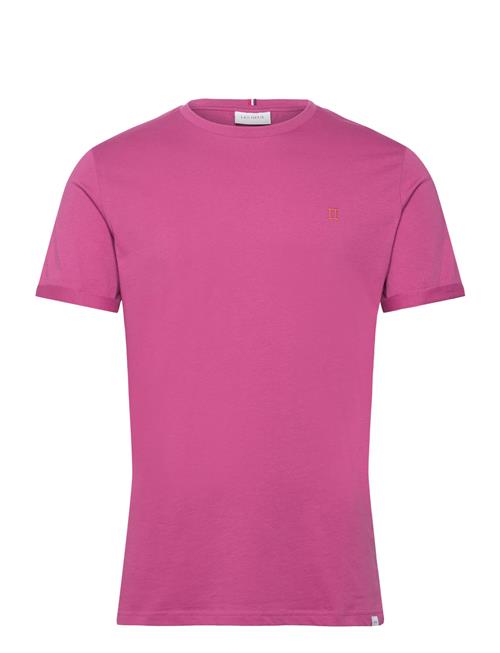 Se Les Deux Nørregaard T-Shirt - Seasonal Les Deux Pink ved Booztlet