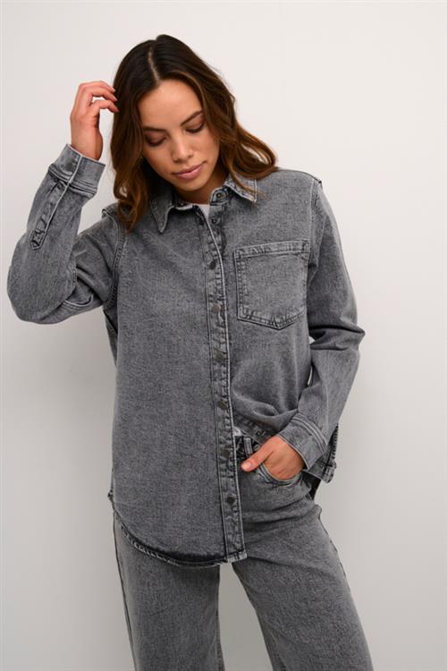 Se Kaffe Karyana Denim Shirt Kvinde Light Grey Denim Langærmede Skjorter Str 44 Denim - hos Magasin ved Magasin