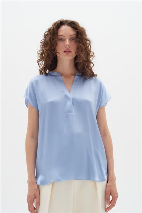 InWear Liraiw Leonore Top Premium 100 Silk Kvinde Blue Serenity Kortærmede Bluser Relaxed Fit Str 40 - hos Magasin