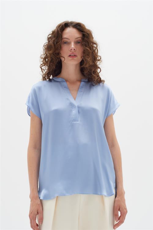 InWear Liraiw Leonore Top Premium 100 Silk Kvinde Blue Serenity Kortærmede Bluser Relaxed Fit Str 34 - hos Magasin