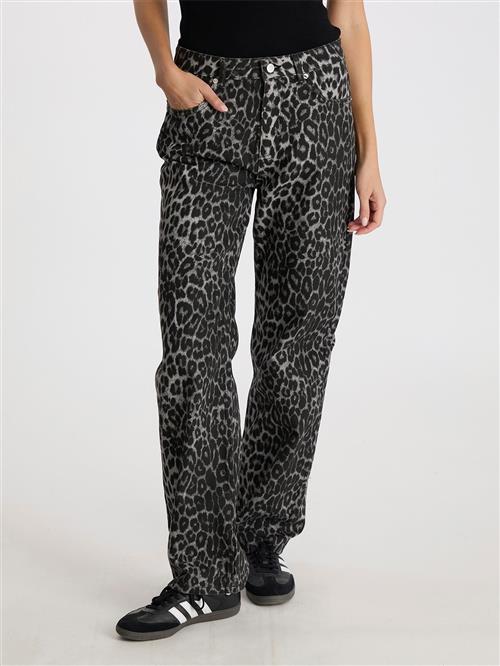 Se Neo Noir Simona Leopard Pants Kvinde Grey Leopard Bukser Med Lige Ben Str 40 - Denim hos Magasin ved Magasin