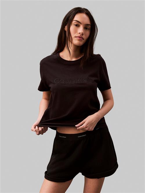 Se Calvin Klein Classic 2 TEE Nattrøjer & -Toppe Str M - hos Magasin ved Magasin