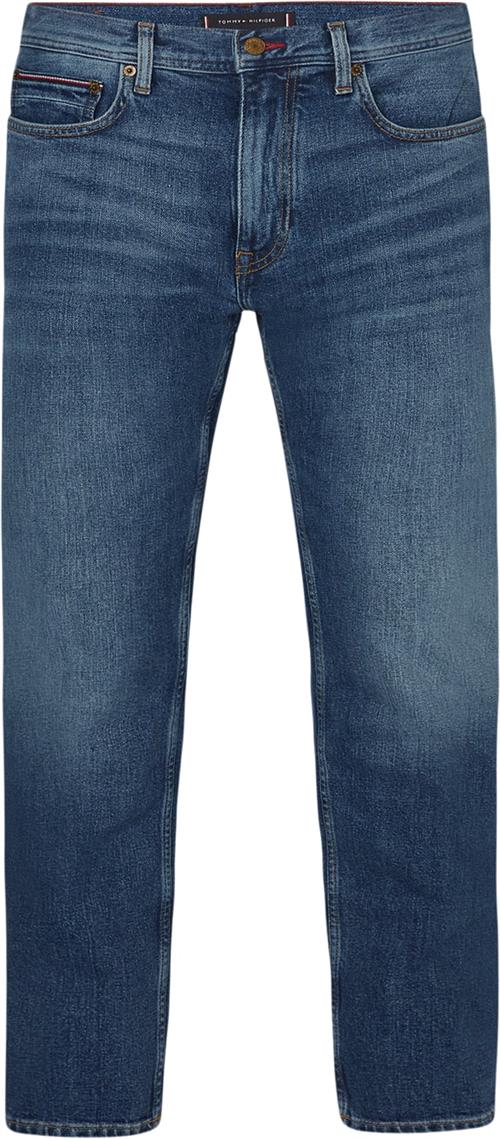 Se Tommy Hilfiger Core Straight Denton Boston IND Mand Boston Indigo Jeans Str 32/30 - Bomuld hos Magasin ved Magasin