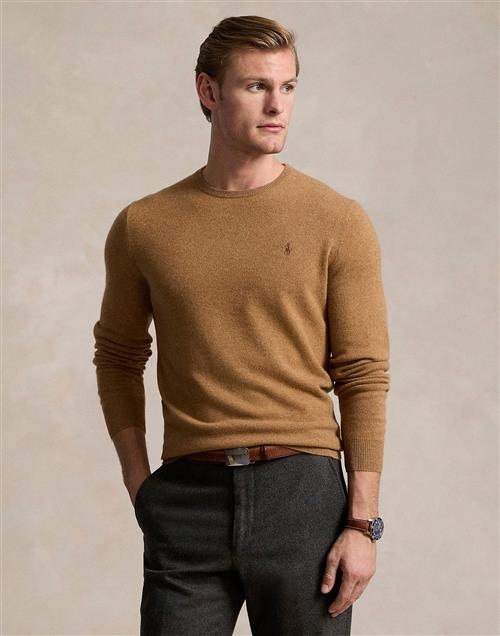 Se Polo Ralph Lauren 2/27 Merino Rwsls CN PP Mand Latte Brown Heather Sweaters Str L Merino - hos Magasin ved Magasin