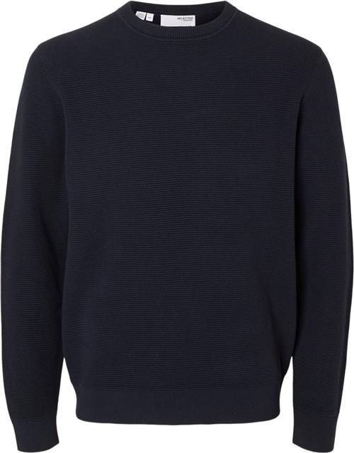 Se Selected Homme Slhross LS Knit Structure Crew Neck Mand Dark Sapphire Sweaters Str L - hos Magasin ved Magasin