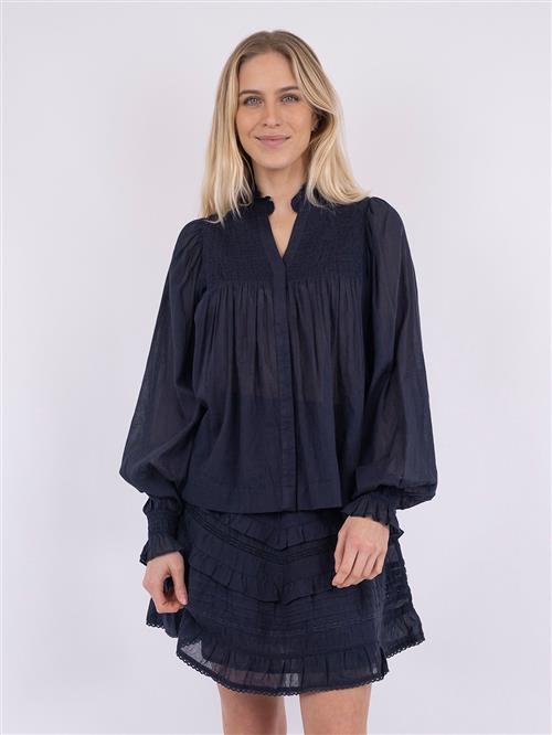 Se Neo Noir Jill S Voile Blouse Kvinde Navy Langærmede Bluser Str 42 - hos Magasin ved Magasin