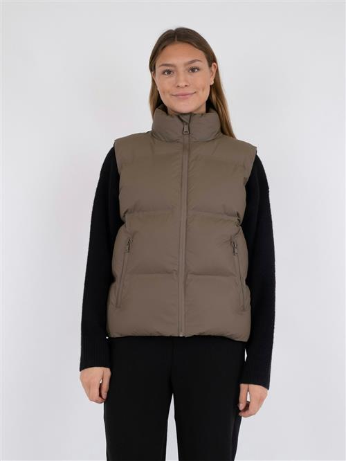 Se Neo Noir Annike C Puffer Waistcoat Kvinde Dark Taupe Veste Str 44 - hos Magasin ved Magasin