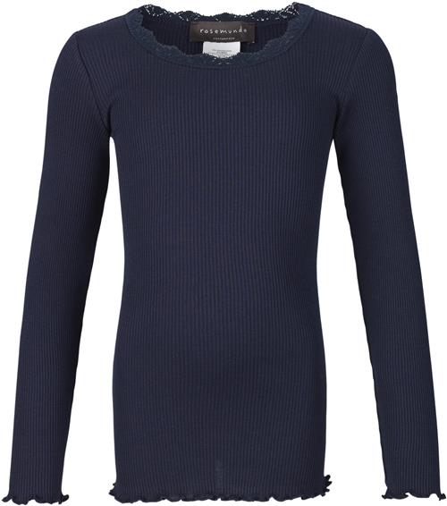 Se Rosemunde Silk Tshirt Regular ls w/ Lace Str 6 år - Blå Langærmede T-shirts Silke hos Magasin ved Magasin