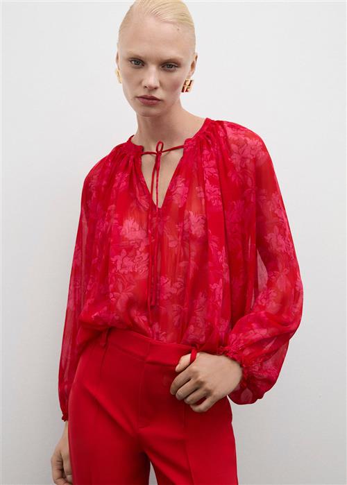 Se MANGO Semitransparent Floral Print Blouse Kvinde Red Langærmede Bluser Str XS - hos Magasin ved Magasin