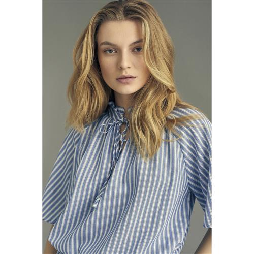 Se A-VIEW Safia Blouse Kvinde Blue/white Stribe Kortærmede Bluser Str 40 - hos Magasin ved Magasin