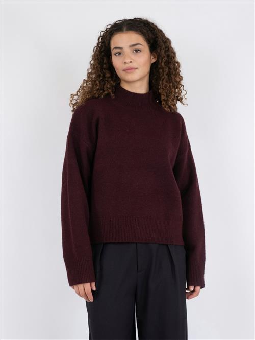 Se Neo Noir Paulina Knit Blouse Kvinde Wine Sweaters Str 40 - hos Magasin ved Magasin