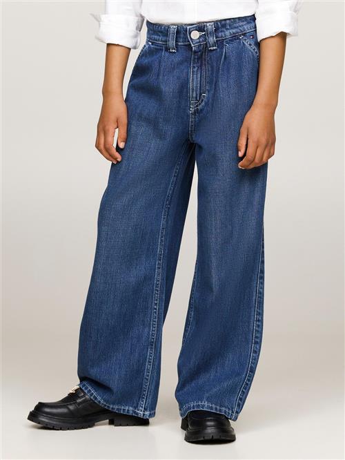 Se Tommy Hilfiger Mabel Pleats MID Blue Wash Str 14 - Darkusedlyocell Jeans hos Magasin ved Magasin