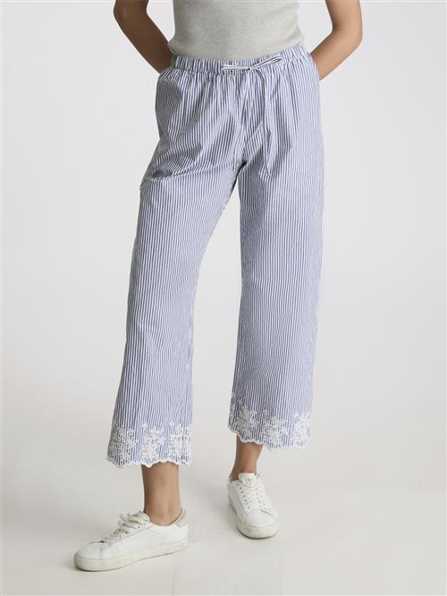 Se Neo Noir William Stripe Pants Kvinde Blue Bukser Med Brede Ben Str 40 - hos Magasin ved Magasin