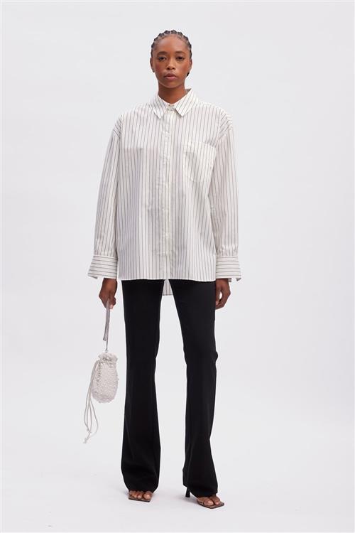 Se Gestuz Noellegz Shirt Noos Kvinde White Pinstripe Langærmede Skjorter Str 44 - hos Magasin ved Magasin