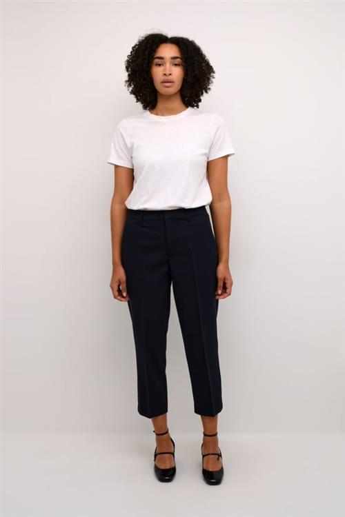 Se Kaffe Kasakura HW Cropped Pants Kvinde Midnight Marine Bukser Casual Fit Str 32 - hos Magasin ved Magasin