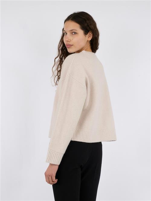 Se Neo Noir Detri Solid Knit Blouse Kvinde Ivory Sweaters Str 42 - hos Magasin ved Magasin