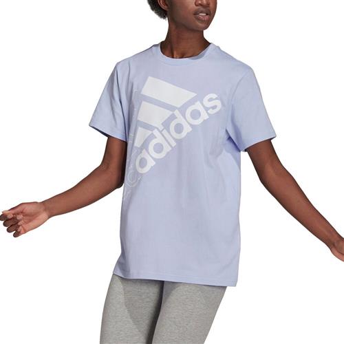 Se adidas Brand Love Slanted Logo Boyfriend Tshirt S - Trænings T-shirts Bomuld hos Magasin ved Magasin