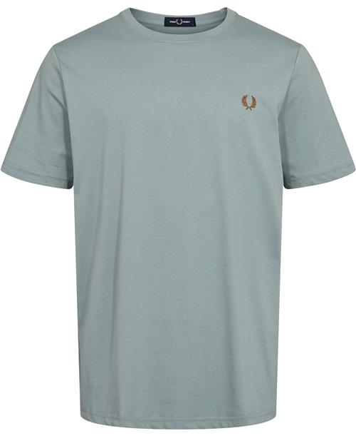 Se Fred Perry M1600 Mand Slvrblue/dkcaram Kortærmede T-shirts Str XXL - Bomuld hos Magasin ved Magasin