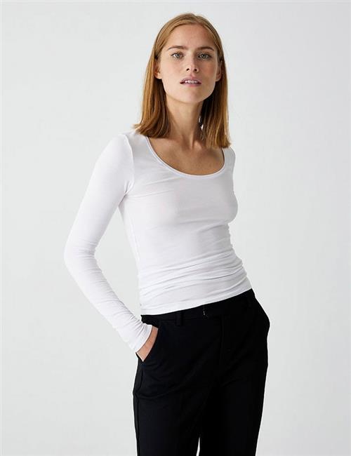 mbyM Anna top Kvinde 888 Optical White Langærmede T-shirts Str S - Elastan hos Magasin