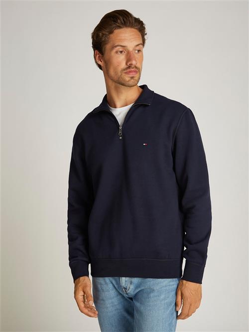 Se Tommy Hilfiger Essential Fleece 1/4 ZIP Mand Desert Sky Fleece Str S - hos Magasin ved Magasin