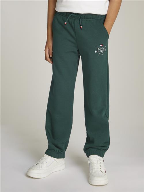 Se Tommy Hilfiger TH Logo Puff Print Sweatpants Str 6 - Ornamental Green Bukser hos Magasin ved Magasin