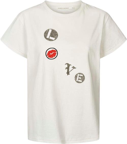 Se Rabens Saloner Love Patch Tshirt - Ambla Kvinde Chalk Kortærmede T-shirts Str XS - hos Magasin ved Magasin