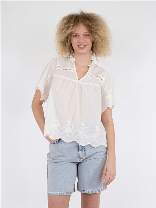 Se Neo Noir Micheline Emb Blouse Kvinde Off White Kortærmede Bluser Str 38 - hos Magasin ved Magasin