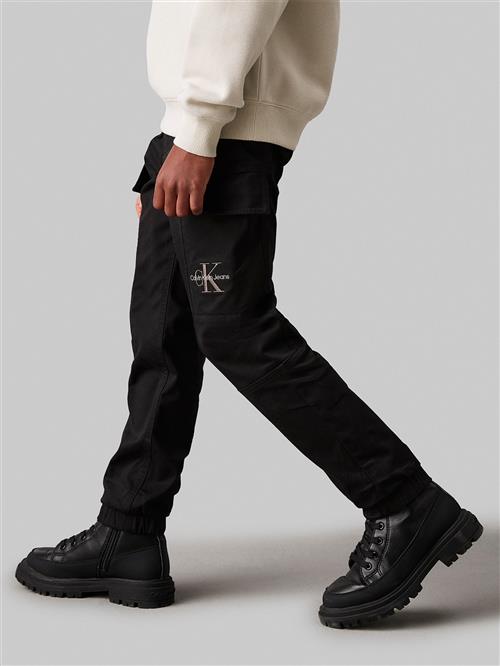 Calvin Klein Essential Woven Cargo Pants Str 8 - Ck Black Bukser hos Magasin