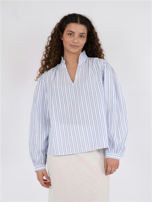 Se Neo Noir Johanne Stripe Blouse Kvinde Light Blue Langærmede Bluser Str 44 - hos Magasin ved Magasin