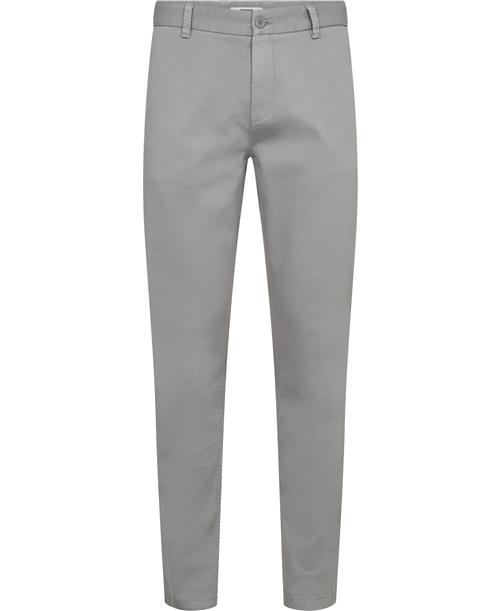 Se Magasin du Nord Collection Magasin Medley Chino Organic Gots Mand Ultimate Gray Chinos Regular Fit Str 34/32 Bomuld ved Magasin