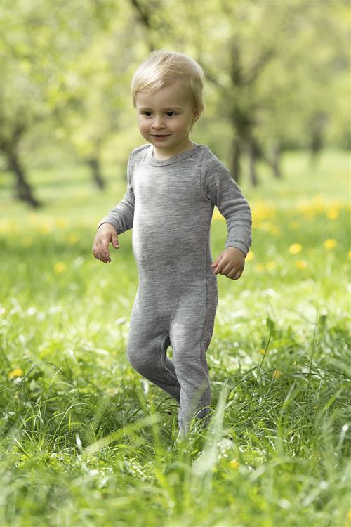 Se Engel Natur Pyjamas i uld Silke, Gots Str 50-56 Silke - Grå Nattøj hos Magasin ved Magasin