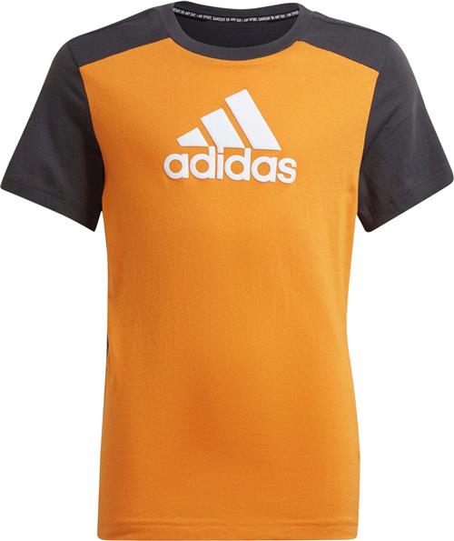 Se adidas Badge Of Sport Tshirt 140 - T-shirts hos Magasin ved Magasin