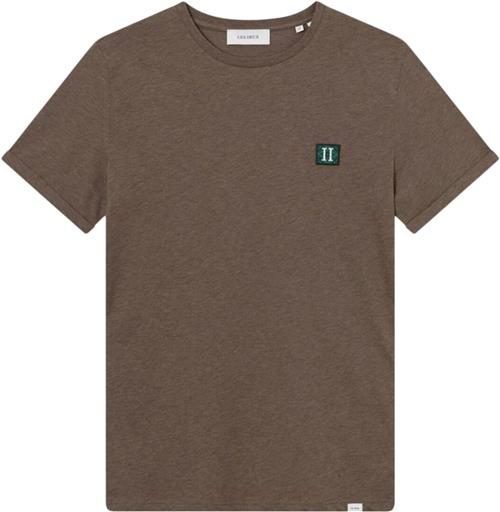 Se Les Deux Piece 2.0 Tshirt Mand Mountain Grey Melange/posy Green-pine Green Kortærmede T-shirts Str L - hos Magasin ved Magasin