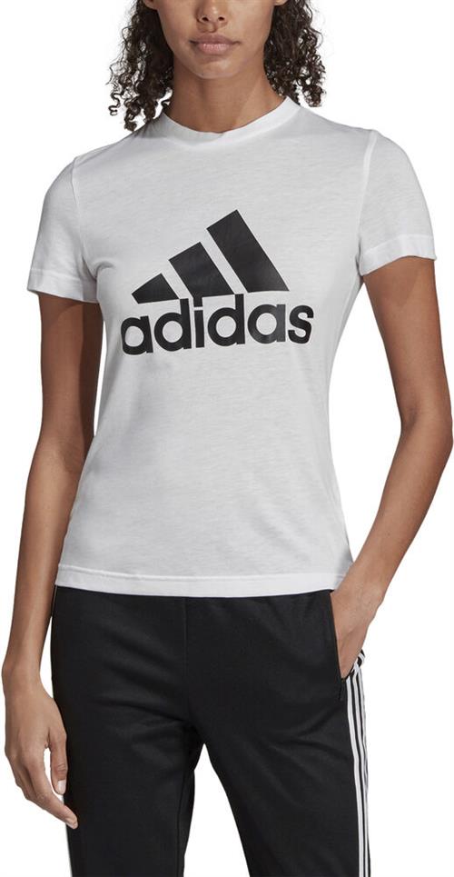 Se adidas Must Haves Badge Of Sport Tee L - Trænings T-shirts Bomuld hos Magasin ved Magasin