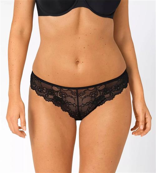 Se Triumph Tempting Lace Brazilian String Brazilian Str XS - hos Magasin ved Magasin