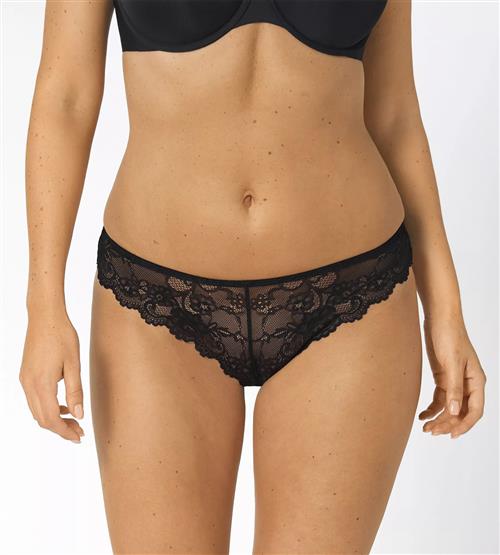 Se Triumph Tempting Lace Brazilian String Brazilian Str XL - hos Magasin ved Magasin