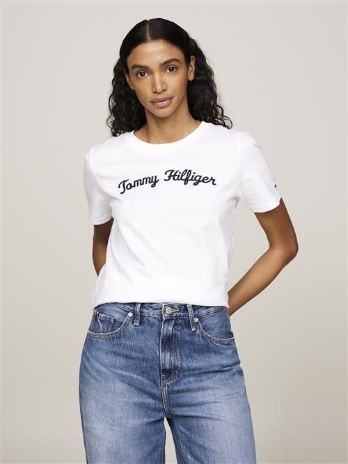 Se Tommy Hilfiger REG Script CNK SS Kvinde White Kortærmede T-shirts Str L - hos Magasin ved Magasin