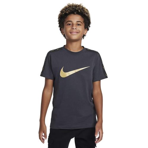 Se Nike Sportswear Repeat T Shirt 137-147 / M - T-shirts hos Magasin ved Magasin