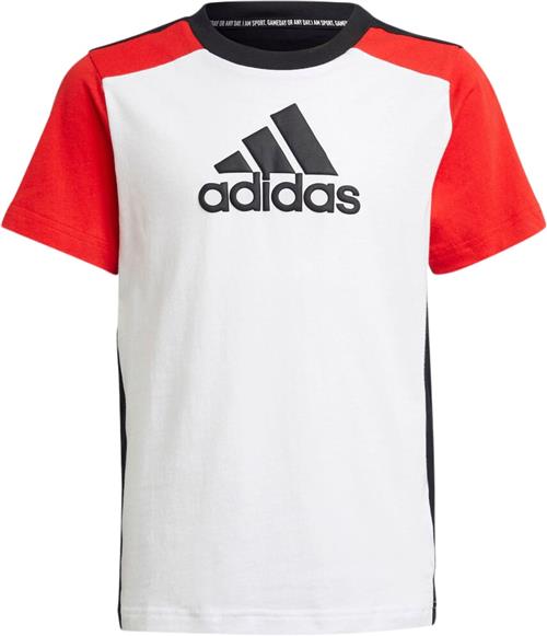 adidas Badge of Sport Logo Trænings Tshirt 140 - T-shirts Bomuld hos Magasin