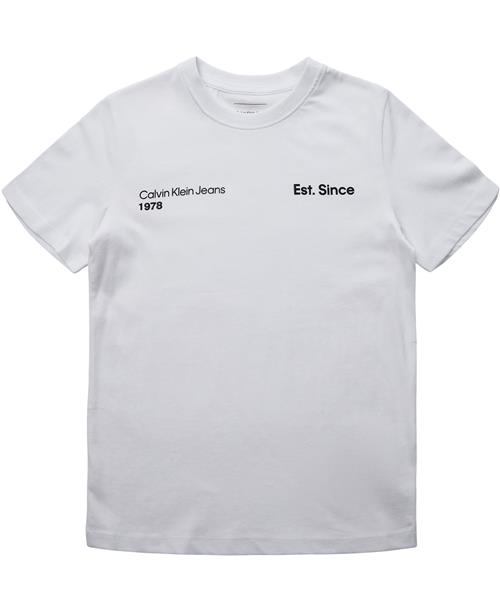 Calvin Klein REG. CK Graphic SS Tshirt Str 8 - Bright White Kortærmede T-shirts hos Magasin