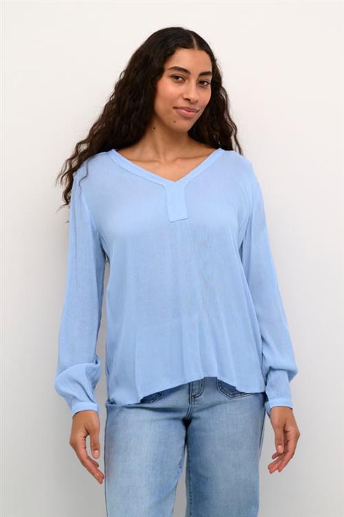 Se Kaffe Amber Blouse LS Kvinde Vista Blue Langærmede Bluser Str 44 - hos Magasin ved Magasin