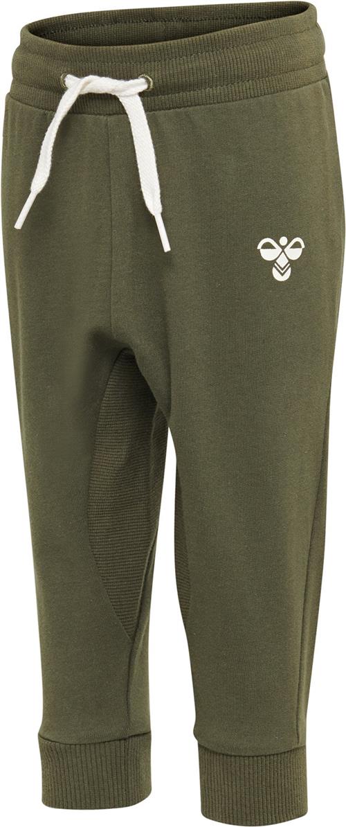 Se Hummel Apple Pants Str 6-9 mdr / 74 cm - Grøn Bukser hos Magasin ved Magasin