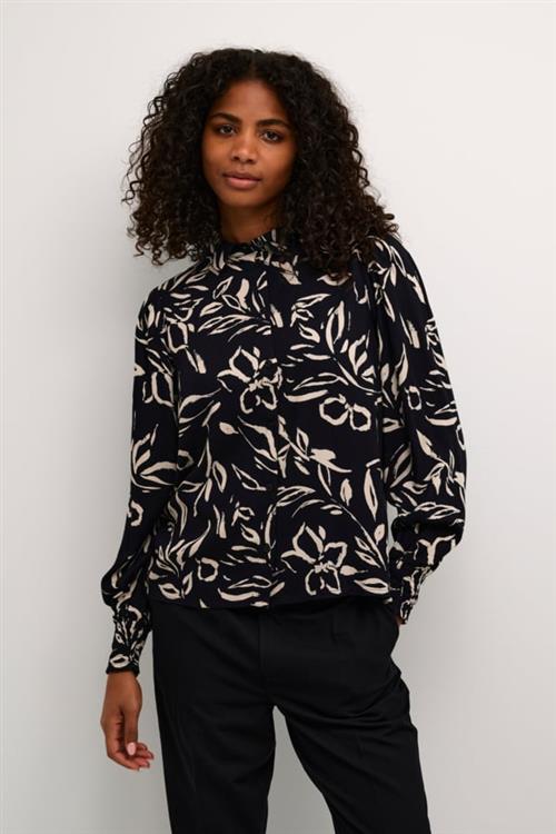 Kaffe Kaforrest Shirt Kvinde Black/sand Painted Flower Skjorter Str 44 - hos Magasin