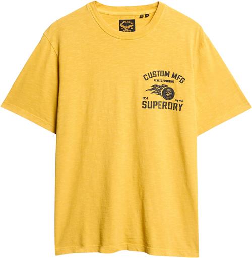 Se Superdry Lofi Biker Graphic Loose TEE Mand Pigment Yellow Kortærmede T-shirts Str S - Bomuld hos Magasin ved Magasin