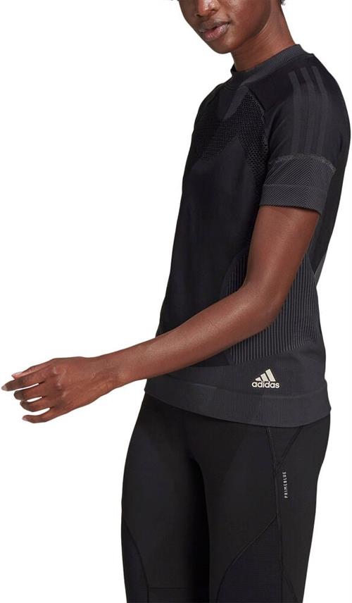 adidas Primeknit Tshirt XS - Trænings T-shirts Polyester hos Magasin