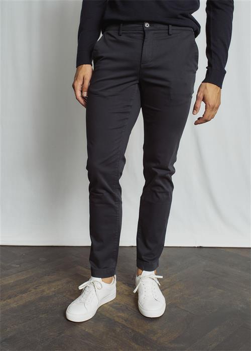 Se Bruun & Stengade BS Malik Regular Fit Chinos Mand Navy Chinos Str W34 / L34 - hos Magasin ved Magasin