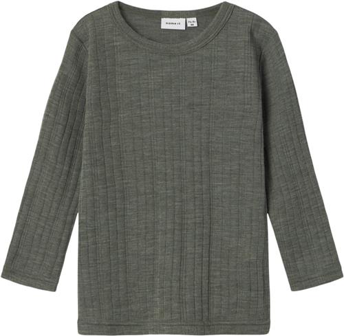 Name It Nmmwang Wool Needle LS TOP Solid NO Str 104 - Mulled Basil Langærmede T-shirts hos Magasin